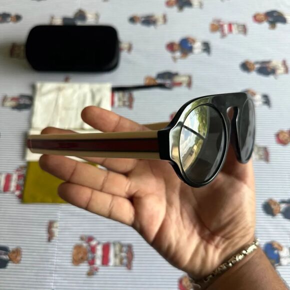 Authentic Gucci GG0256S-001 Sunglasses With Case & Accessories Retail $1000 - Picture 7 of 14